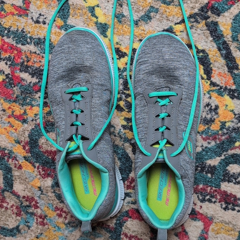 Skechers Lightweight Memory Foam Gray and Aqua Running Shoes Size 11